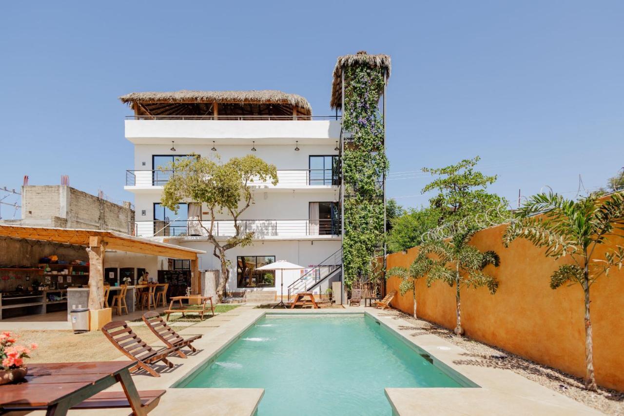 Surfnest Tamarindos Hostel Brisas de Zicatela ภายนอก รูปภาพ