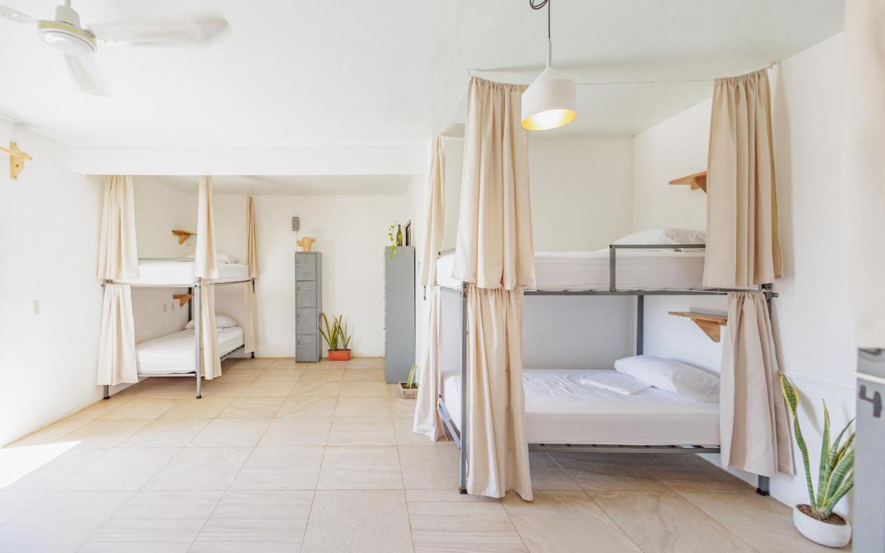 Surfnest Tamarindos Hostel Brisas de Zicatela ภายนอก รูปภาพ