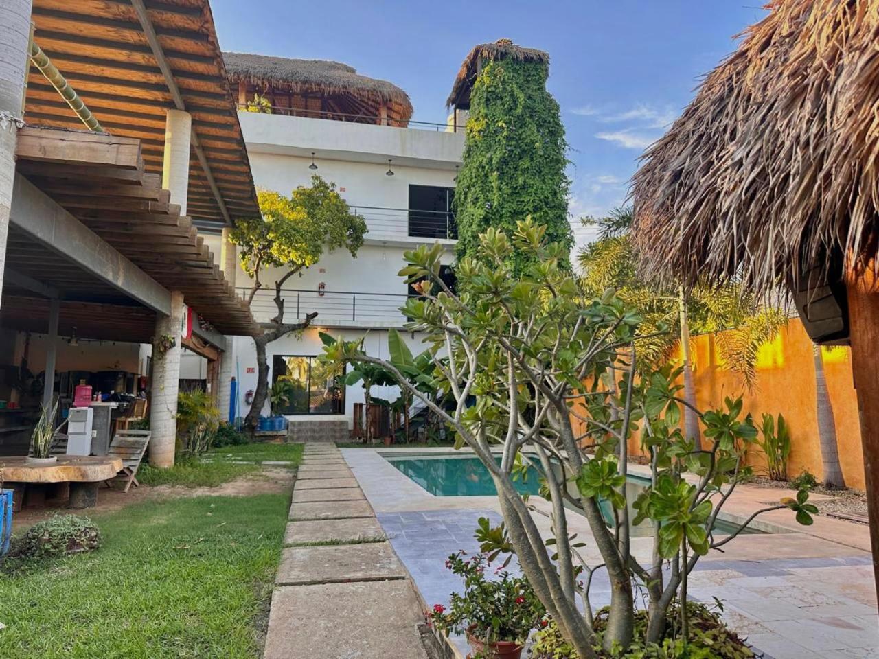 Surfnest Tamarindos Hostel Brisas de Zicatela ภายนอก รูปภาพ